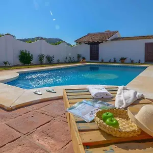 https://spacious-holiday-home-with-gorgeous-garden-near-malaga.es-andalucia.com