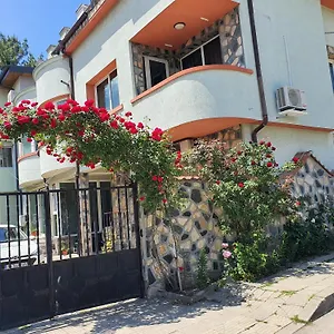 https://guest-house-momchil.sofiahotelsbg.com
